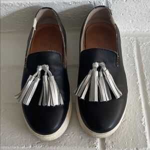 Black leather tassel sneaker